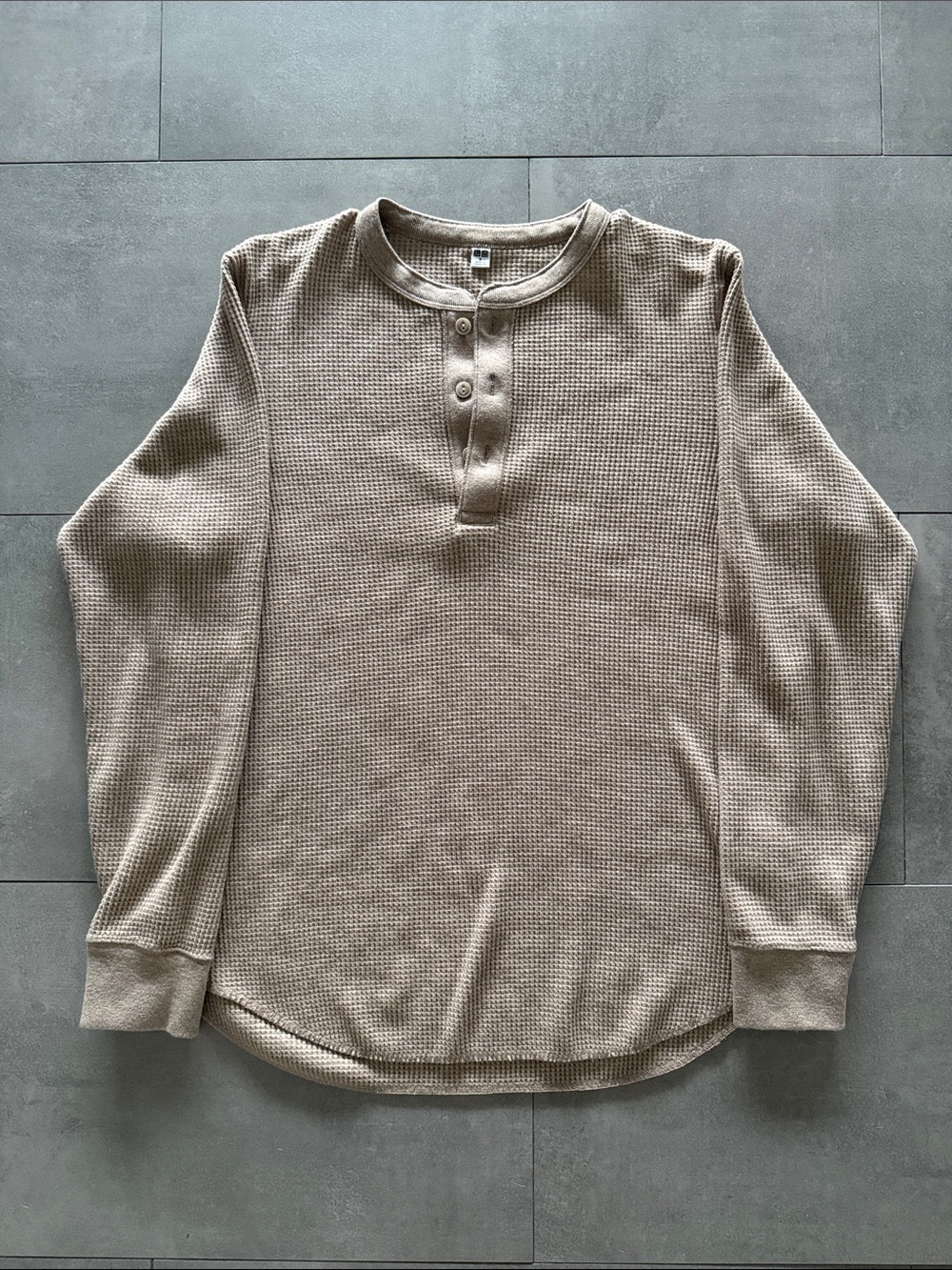 Uniqlo Waffle Knit Long Sleeve Henley Shirt Medium Beige Oatmeal Earth Tone